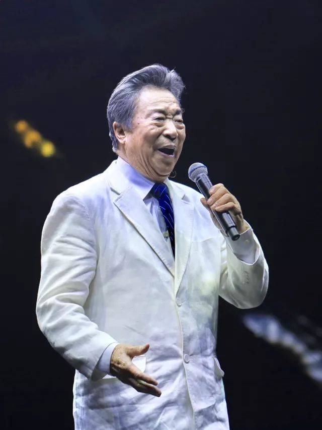 歌声悠扬，唱出时代记忆，琴声悦耳，奏响希望乐章 <br> 2018“我爱你中国?纪念改革开放40周年”经典歌曲上海演唱会圆满落幕