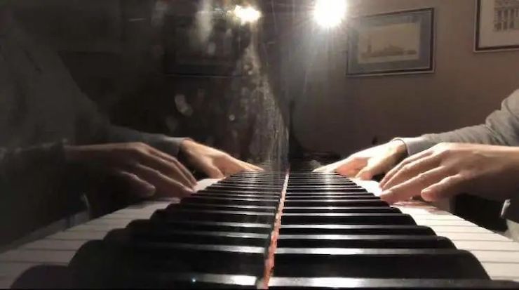 宋思衡的“宅抗疫” | 挑战主播、筹集口罩、闭关作曲，这位取消了20场演出的钢琴家原来这么忙！